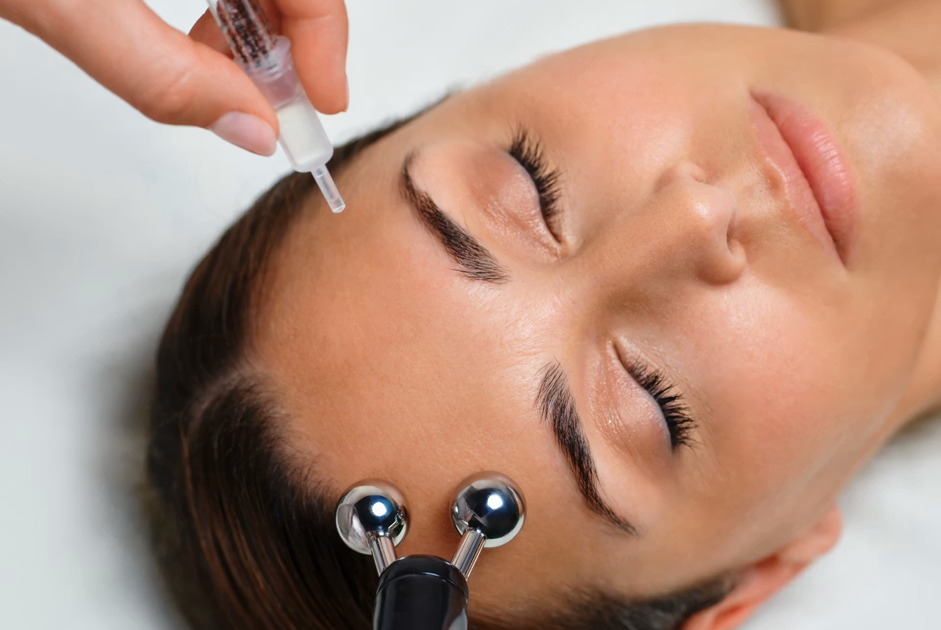 žena s válečkem podl